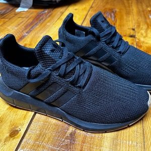 Adidas Swift Run Black Shoes Size 9.5